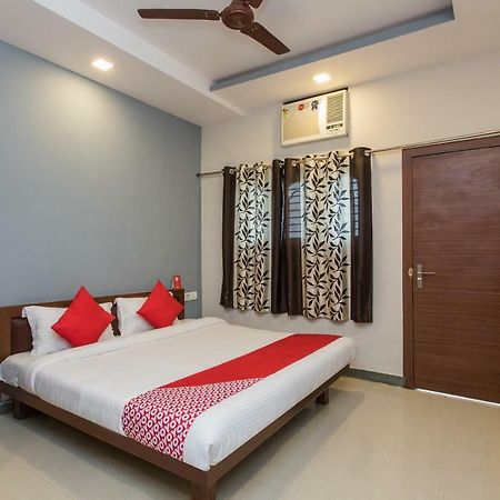 Oyo 17161 Hotel Mahalaxmi اوجاين المظهر الخارجي الصورة