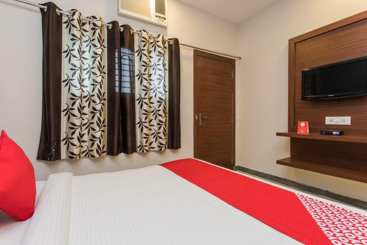 Oyo 17161 Hotel Mahalaxmi اوجاين المظهر الخارجي الصورة