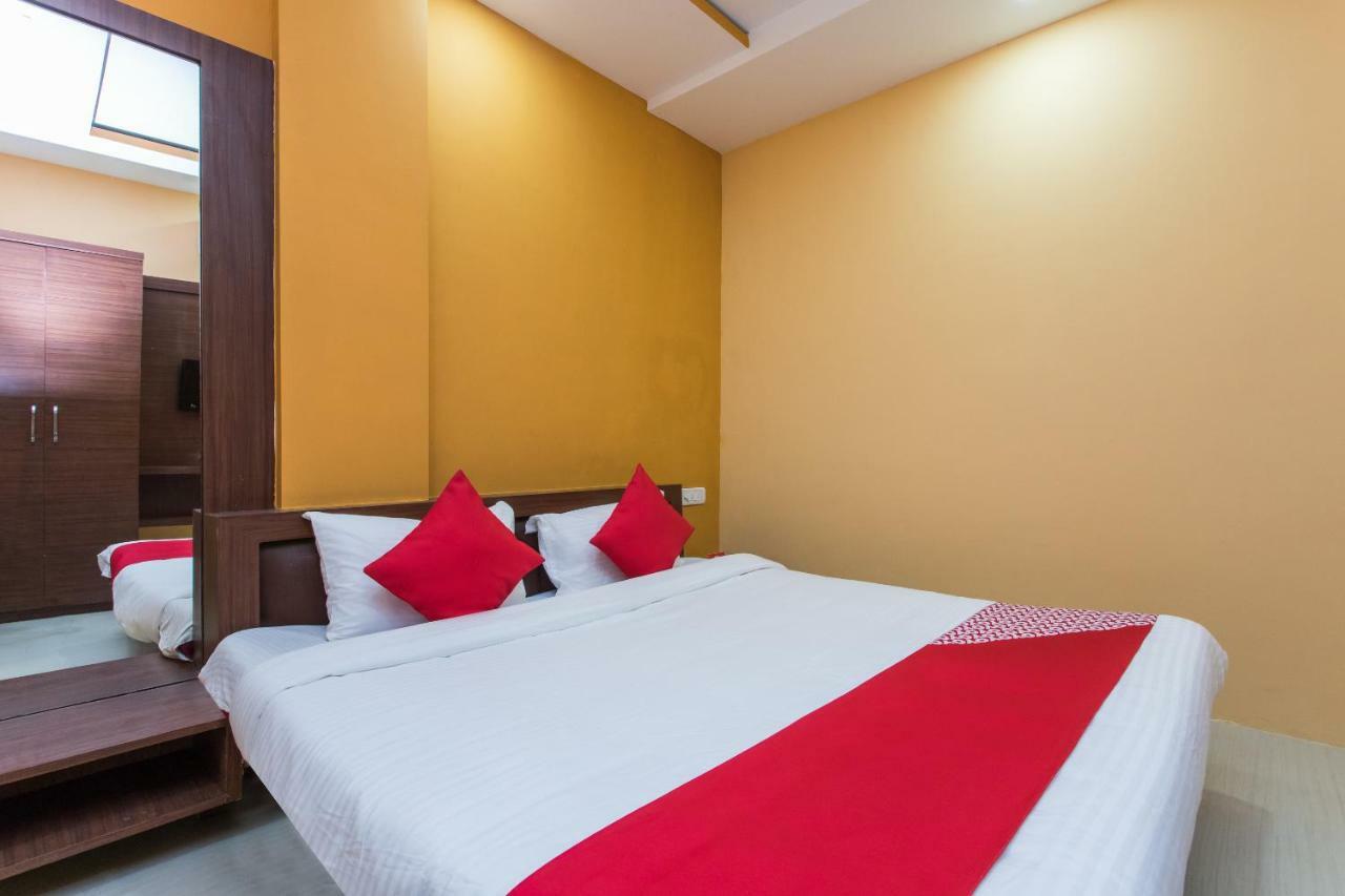 Oyo 17161 Hotel Mahalaxmi اوجاين المظهر الخارجي الصورة