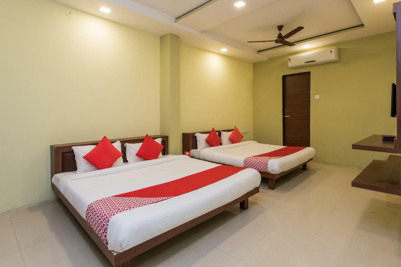 Oyo 17161 Hotel Mahalaxmi اوجاين المظهر الخارجي الصورة